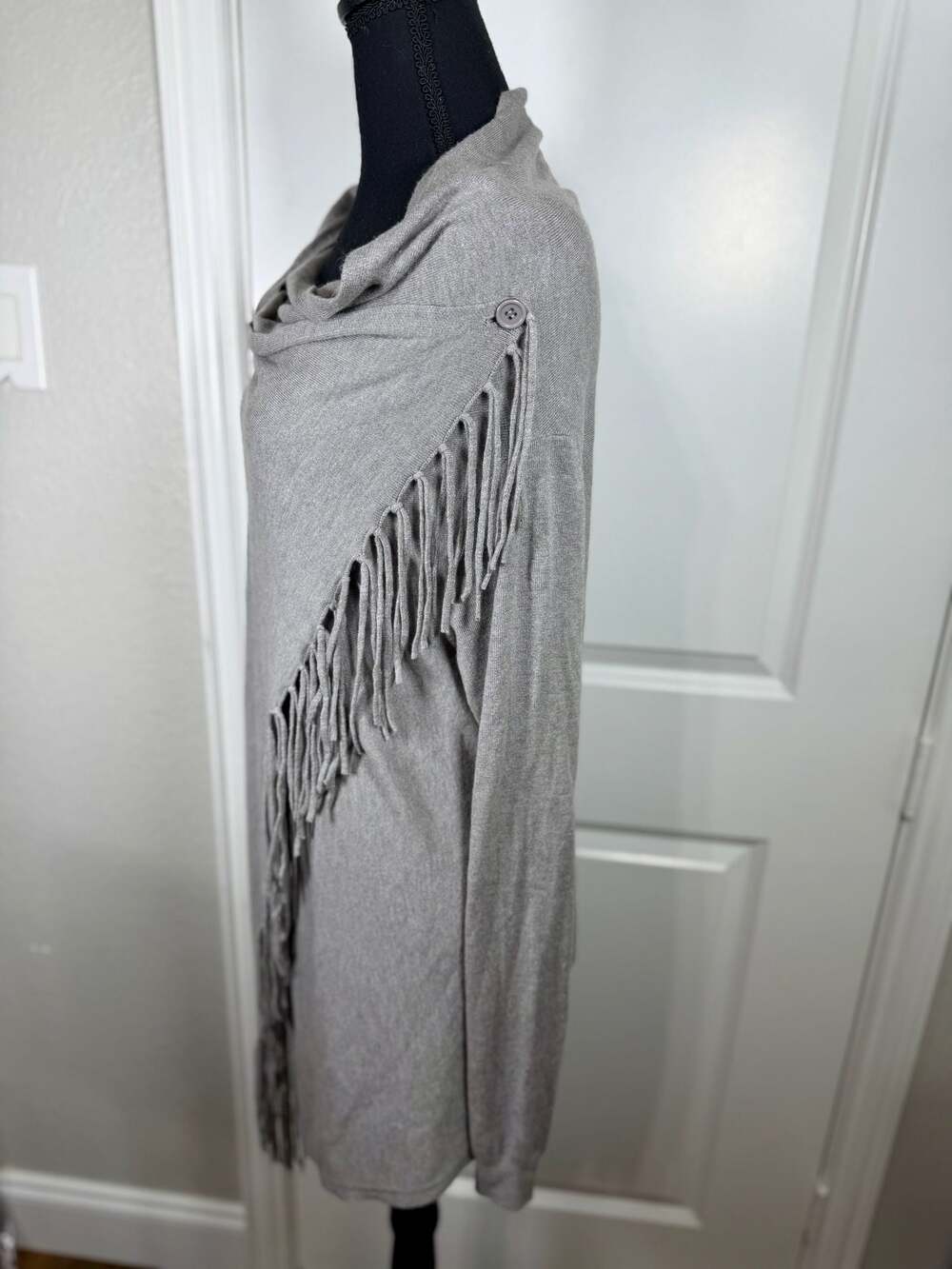 Lovestitch Gray Knit Fringed Asymmetric Cardigan/Wrap - Picture 4 of 9